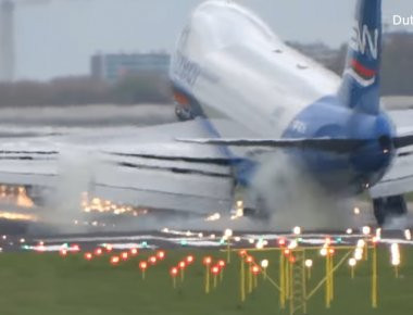 Σοκ για επιβάτες Boeing κατά την προσγείωση - Βίντεο που κόβει τις ανάσες...